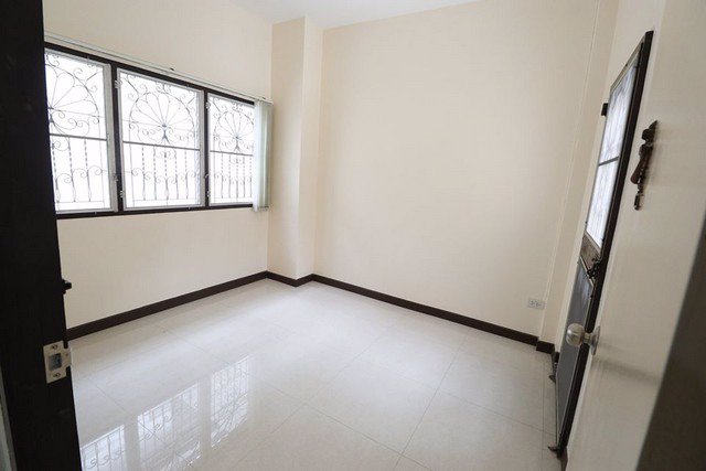 บ้านเดี่ยวให้เช่า-ซอย-รามคำแห่ง-36-1บ้านrenovateใหม่-103-ตรว-5นอน-5น้ำ-1ครัว-จอดรถ-2คัน-30000ต่อเด