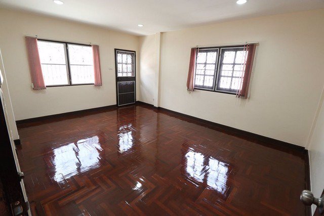 บ้านเดี่ยวให้เช่า-ซอย-รามคำแห่ง-36-1บ้านrenovateใหม่-103-ตรว-5นอน-5น้ำ-1ครัว-จอดรถ-2คัน-30000ต่อเด