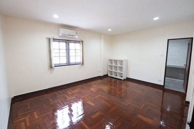 บ้านเดี่ยวให้เช่า-ซอย-รามคำแห่ง-36-1บ้านrenovateใหม่-103-ตรว-5นอน-5น้ำ-1ครัว-จอดรถ-2คัน-30000ต่อเด