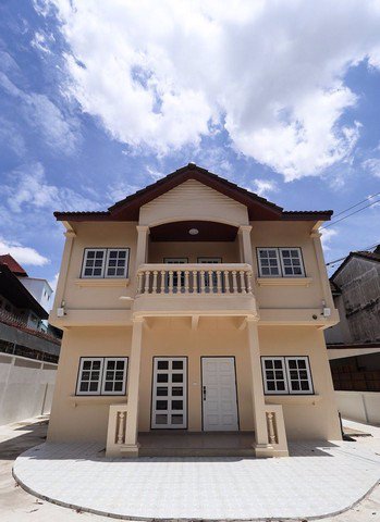 บ้านเดี่ยวให้เช่า-ซอย-รามคำแห่ง-36-1บ้านrenovateใหม่-103-ตรว-5นอน-5น้ำ-1ครัว-จอดรถ-2คัน-30000ต่อเด