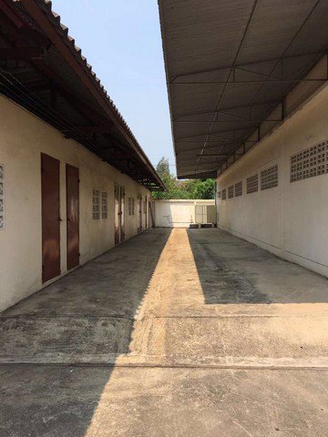 โกดังโรงงาน-196ตรว-675ตรม-ย่านกระทุ่มแบน-15มx25ม-ห้องพัก-7-ห้อง-ให้เช่า-60000ต่อเดือน
