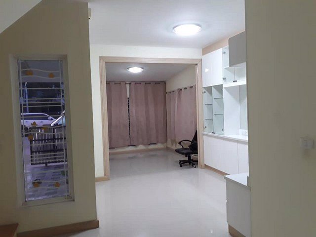 ทาวน์โฮมหมู่บ้านกัสโต้-รามคำแหง-ใกล้มอร์เตอร์เวย์-รถไฟฟ้าสายสีส้ม-4นอน-2น้ำ-15000ต่อเดือน