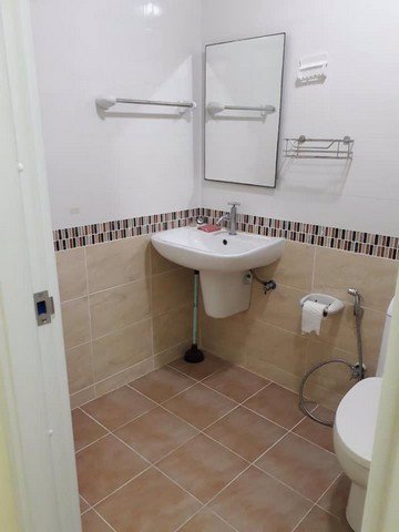 ทาวน์โฮมหมู่บ้านกัสโต้-รามคำแหง-ใกล้มอร์เตอร์เวย์-รถไฟฟ้าสายสีส้ม-4นอน-2น้ำ-15000ต่อเดือน