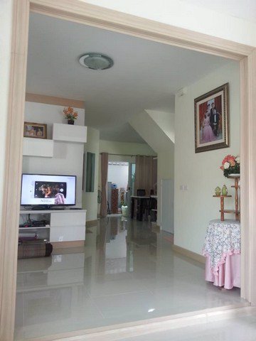 ทาวน์โฮมหมู่บ้านกัสโต้-รามคำแหง-ใกล้มอร์เตอร์เวย์-รถไฟฟ้าสายสีส้ม-4นอน-2น้ำ-15000ต่อเดือน