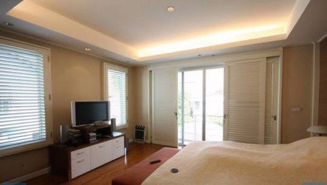 ขายบ้านเดี่ยว-3ชั้น-ซอยรัชดาภิเษก18-66ตรว-450ตรม-5นอน-3น้ำ-ราคา-19-ล้าน