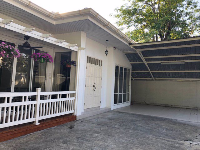 ให้เช่าบ้านเดี่ยวชั้นเดี่ยว-ซอยยืนยง-ถนนประดิษฐ์มนูธรรม-แขวงบางกะปิ-70ตรว-200ตรม-3นอน-2น้ำ-50000ต่