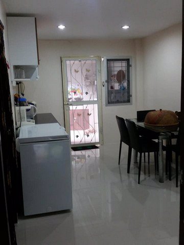 ขายทาวน์เฮ้าส์หมู่บ้านสินทวีเทียนทะเล1-ซเทียนทะเล-20-เนื้อที่-32ตรว-4นอน-2น้ำ-ใกล้เซ็นทรัลพระราม