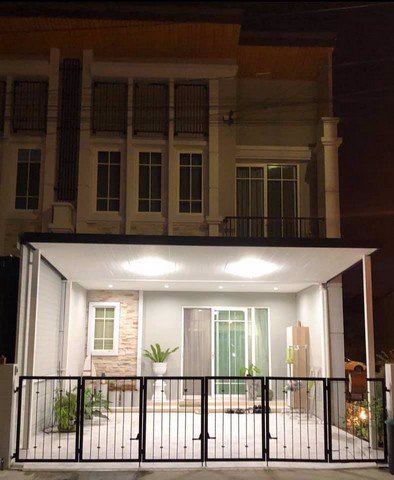 ขายทาวโฮมหมู่บ้านโกลเด้นทาวน์-ใกล้ห้างเมกะบางนา-2ชั้น-25-ตรว-131ตรม-4นอน-3น้ำ-439ล้าน