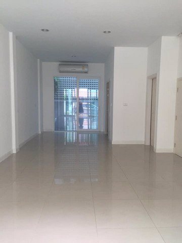 ให้เช่าทาวน์โฮมบ้านกลางเมือง-เอสเซ้นส์-ซอยลาดพร้าว-84-3ชั้น-20ตรว-3นอน-3น้ำ-32000-บาทต่อเดือน