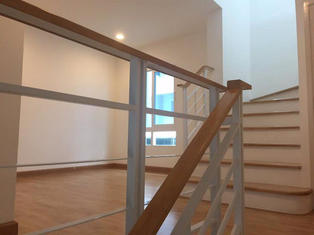 ให้เช่าทาวน์โฮมบ้านกลางเมือง-เอสเซ้นส์-ซอยลาดพร้าว-84-3ชั้น-20ตรว-3นอน-3น้ำ-32000-บาทต่อเดือน