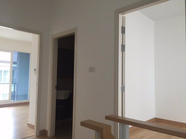 ให้เช่าทาวน์โฮมบ้านกลางเมือง-เอสเซ้นส์-ซอยลาดพร้าว-84-3ชั้น-20ตรว-3นอน-3น้ำ-32000-บาทต่อเดือน