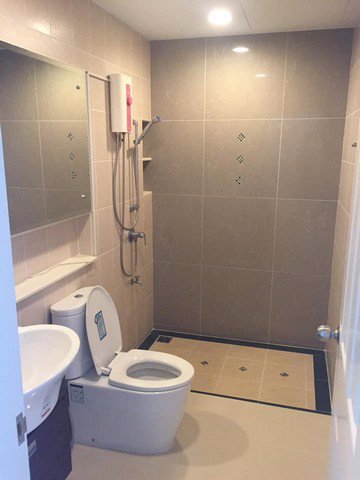 ให้เช่าทาวน์โฮมบ้านกลางเมือง-เอสเซ้นส์-ซอยลาดพร้าว-84-3ชั้น-20ตรว-3นอน-3น้ำ-32000-บาทต่อเดือน