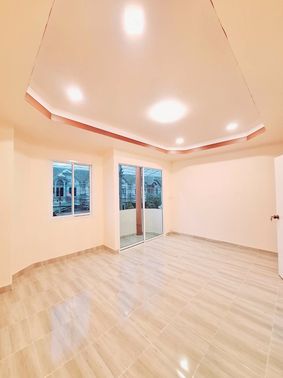 ทาวน์เฮ้าส์-ต่อเติมใหม่ทั้งหลัง-หมู่บ้านทาวน์แอนด์คันทรี-หนองจอก