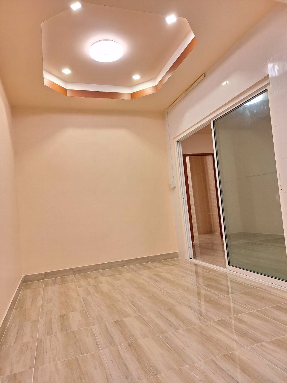 ทาวน์เฮ้าส์-ต่อเติมใหม่ทั้งหลัง-หมู่บ้านทาวน์แอนด์คันทรี-หนองจอก