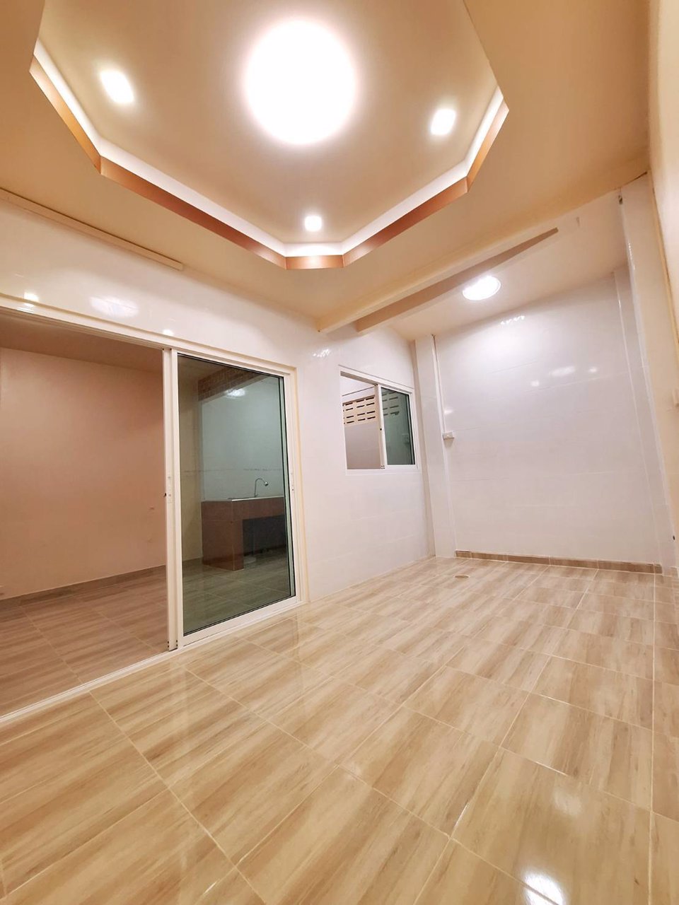 ทาวน์เฮ้าส์-ต่อเติมใหม่ทั้งหลัง-หมู่บ้านทาวน์แอนด์คันทรี-หนองจอก