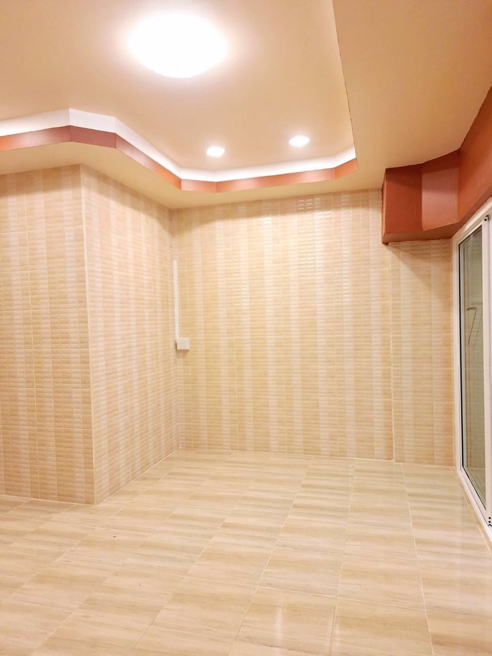 ทาวน์เฮ้าส์-ต่อเติมใหม่ทั้งหลัง-หมู่บ้านทาวน์แอนด์คันทรี-หนองจอก