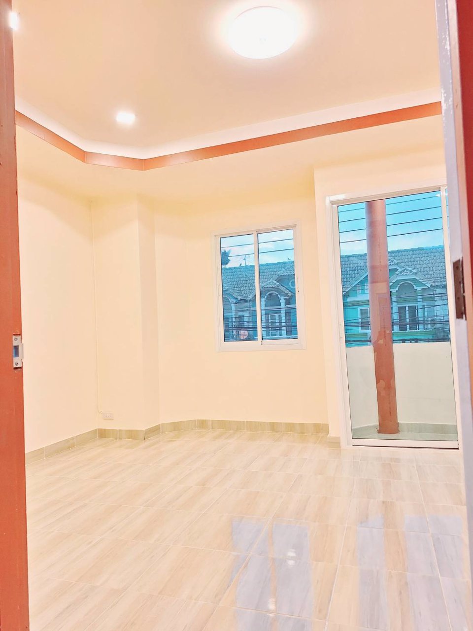 ทาวน์เฮ้าส์-ต่อเติมใหม่ทั้งหลัง-หมู่บ้านทาวน์แอนด์คันทรี-หนองจอก