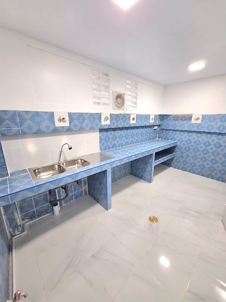 ขายทาวน์เฮ้าส์-หมู่บ้านทาวน์แอนด์คันทรี-หนองจอก-ต่อเติมใหม่-เดินทางสะดวก