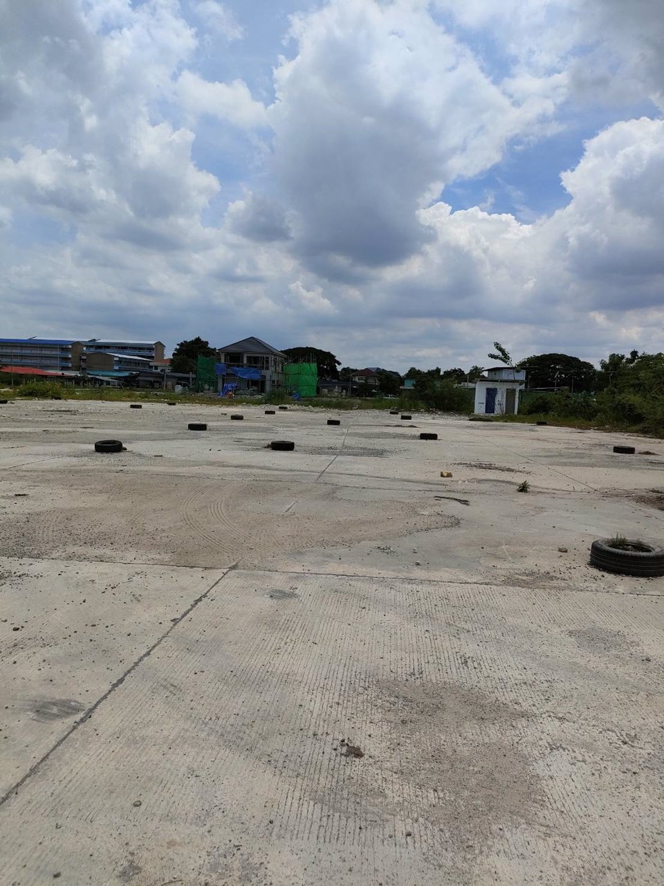 ที่ดินเปล่าถมแล้วพื้นเทคอนกรีตให้เช่าใกล้-5-แยกวัชรพล-กรุงเทพมหานคร