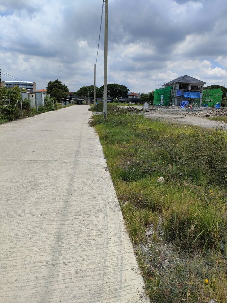 ที่ดินเปล่าถมแล้วพื้นเทคอนกรีตให้เช่าใกล้-5-แยกวัชรพล-กรุงเทพมหานคร