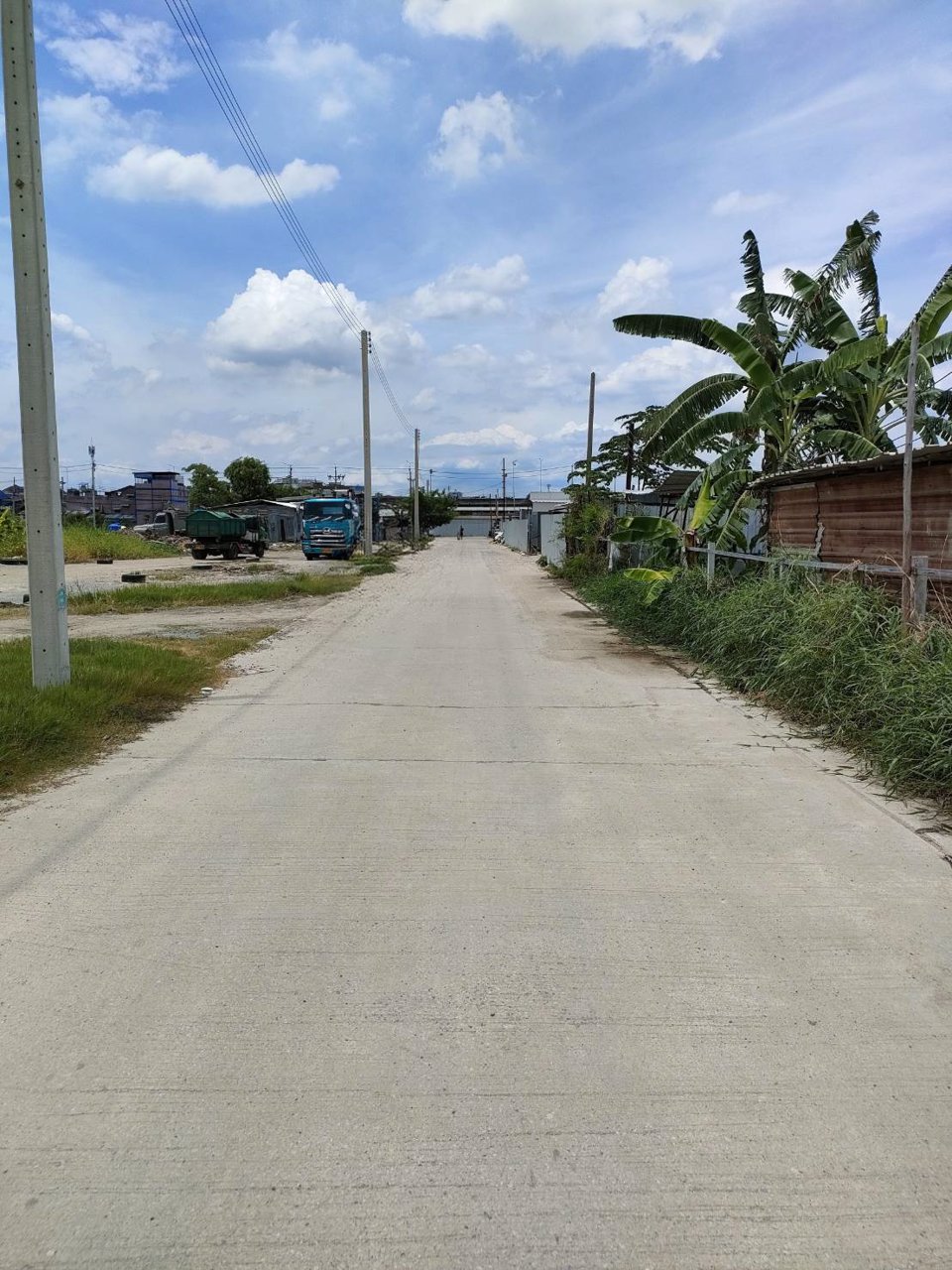 ที่ดินเปล่าถมแล้วพื้นเทคอนกรีตให้เช่าใกล้-5-แยกวัชรพล-กรุงเทพมหานคร