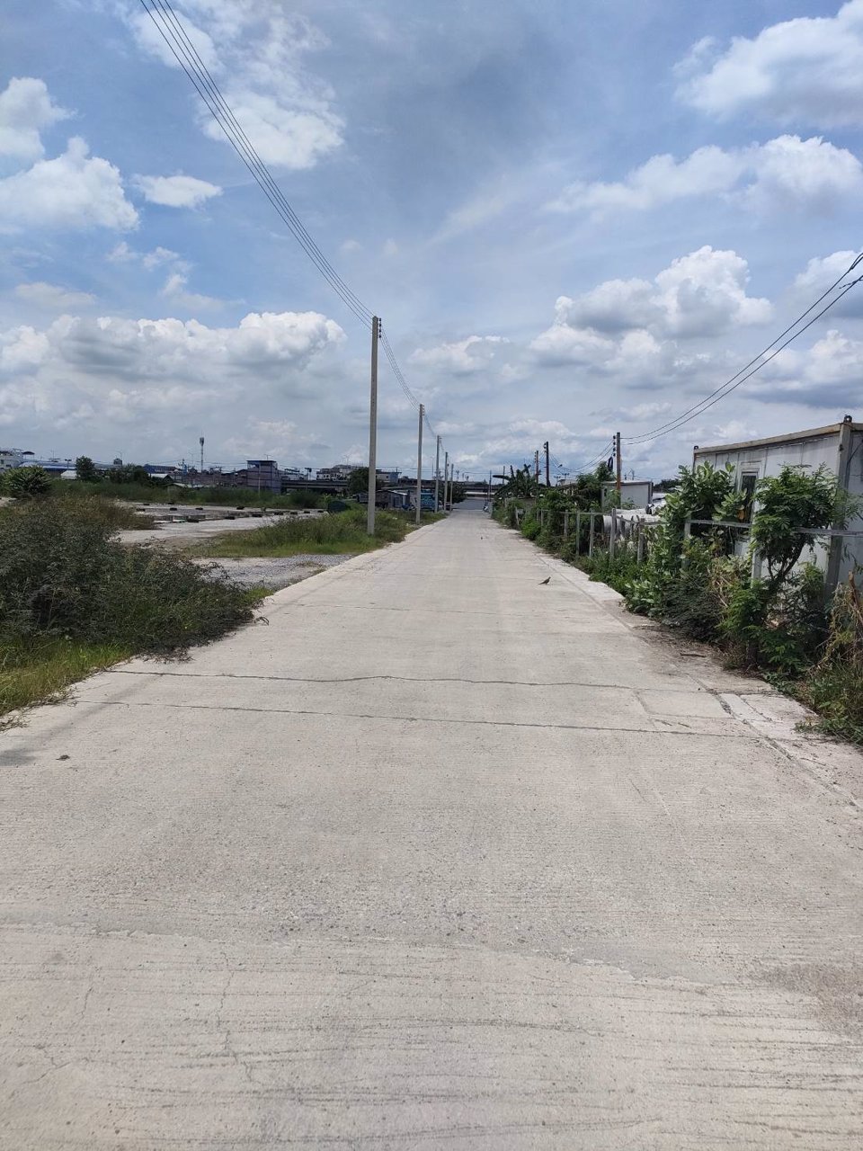 ที่ดินเปล่าถมแล้วพื้นเทคอนกรีตให้เช่าใกล้-5-แยกวัชรพล-กรุงเทพมหานคร