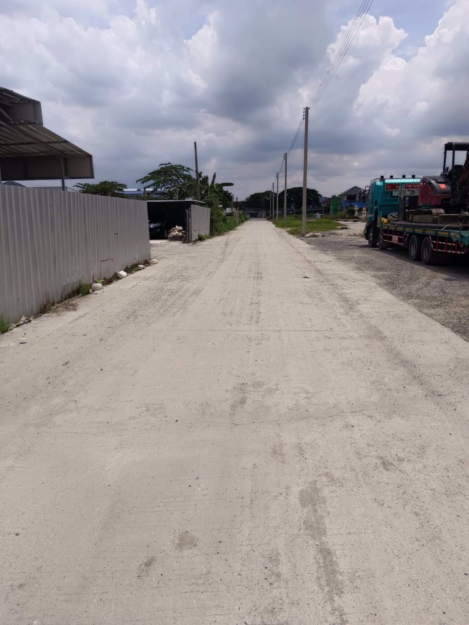 ที่ดินเปล่าถมแล้วพื้นเทคอนกรีตให้เช่าใกล้-5-แยกวัชรพล-กรุงเทพมหานคร