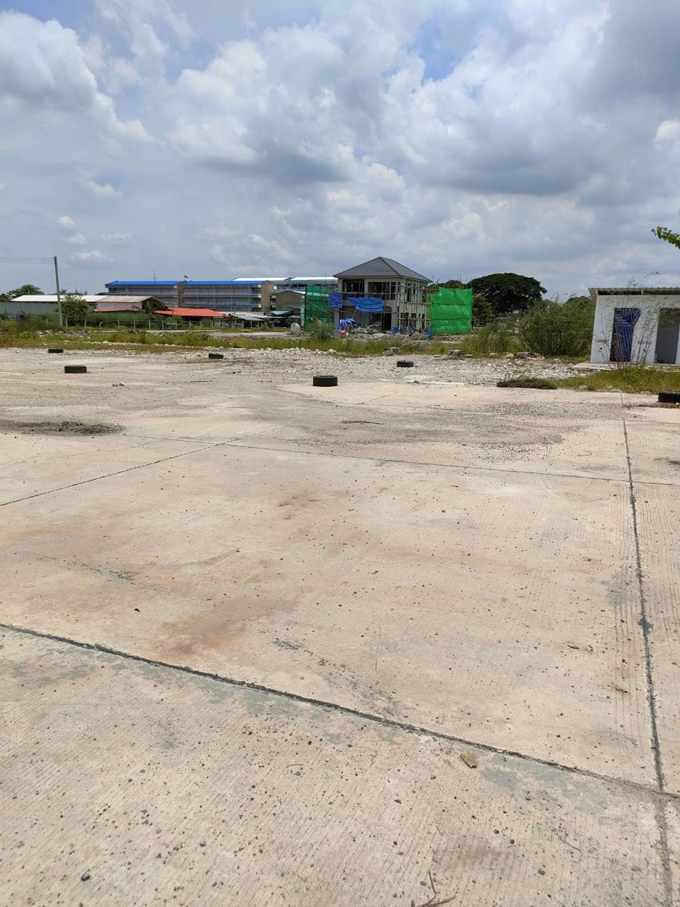 ที่ดินเปล่าถมแล้วพื้นเทคอนกรีตให้เช่าใกล้-5-แยกวัชรพล-กรุงเทพมหานคร