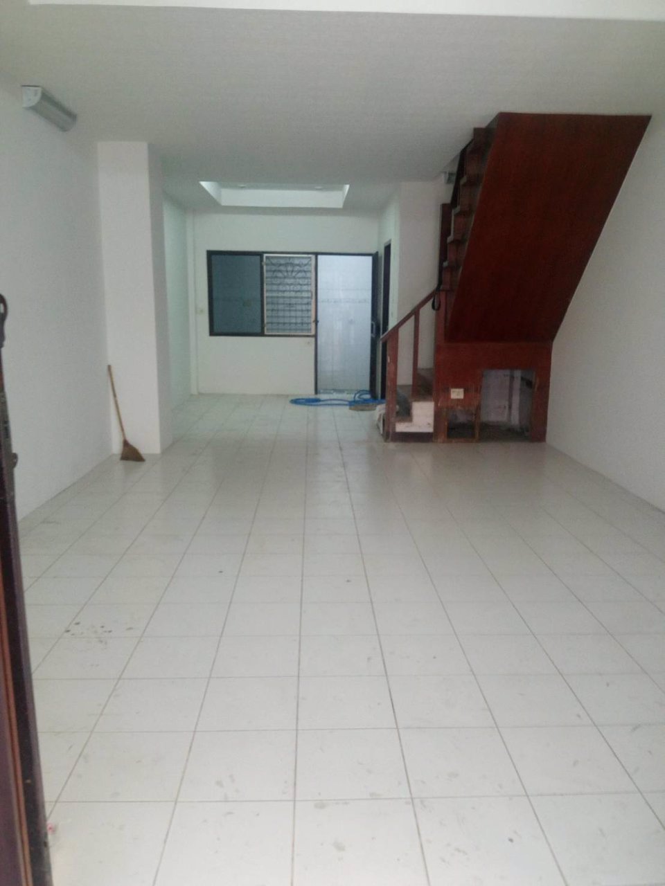 ขายทาวน์เฮ้าส์มร่มรื่นtel094-045-7914064-974-1695