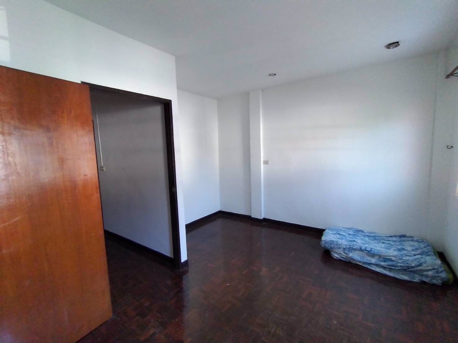 ขายทาวน์เฮ้าส์มร่มรื่นtel094-045-7914064-974-1695