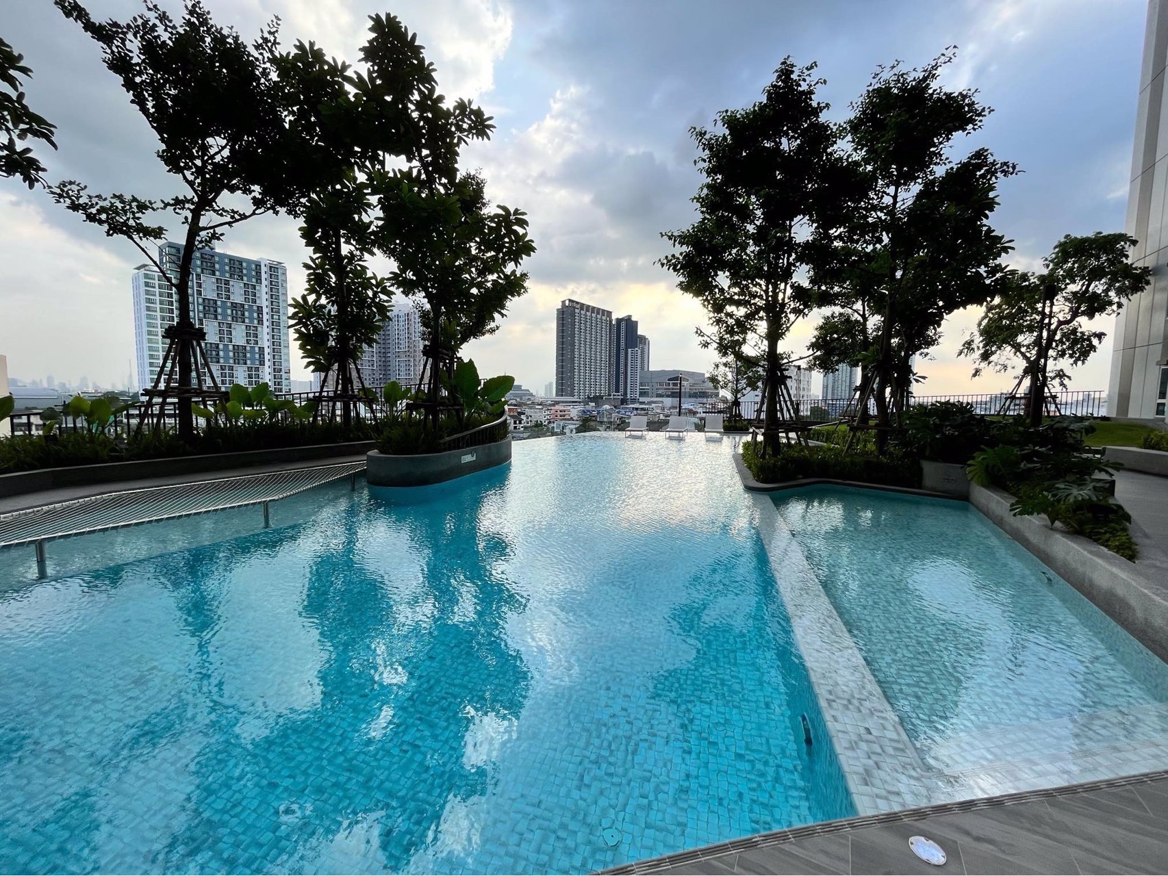 คอนโดลุมพินีเพลส-เตาปูน-อินเตอร์เชนจ์