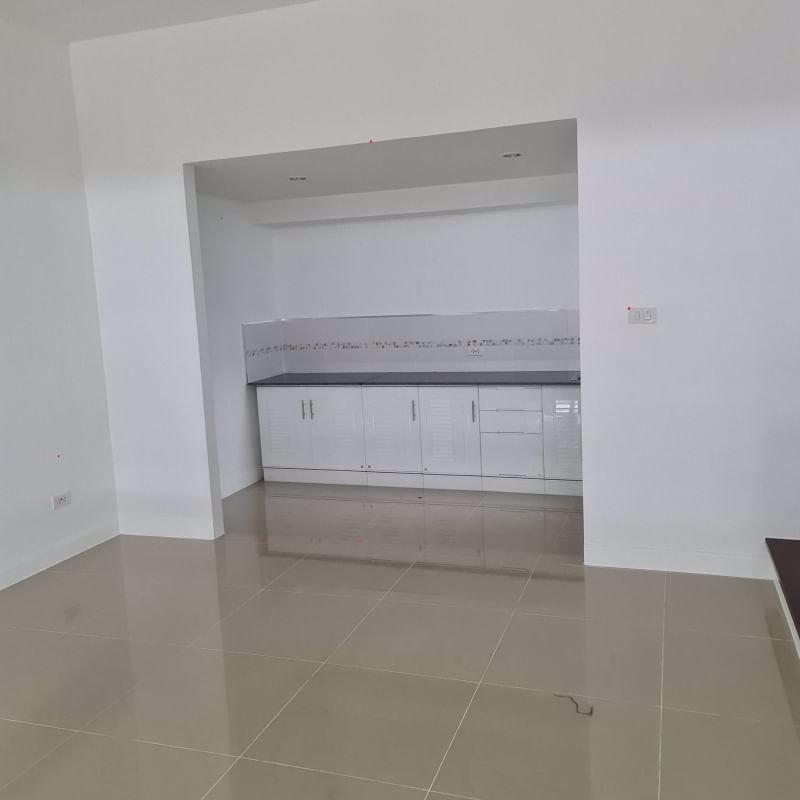 ขายบ้านใหม่ทาวน์เฮ้าส์-2-ชั้น-ซอยอั่งเป่า-ถนนศุขประยูร-พานทอง-หนองตำลึง