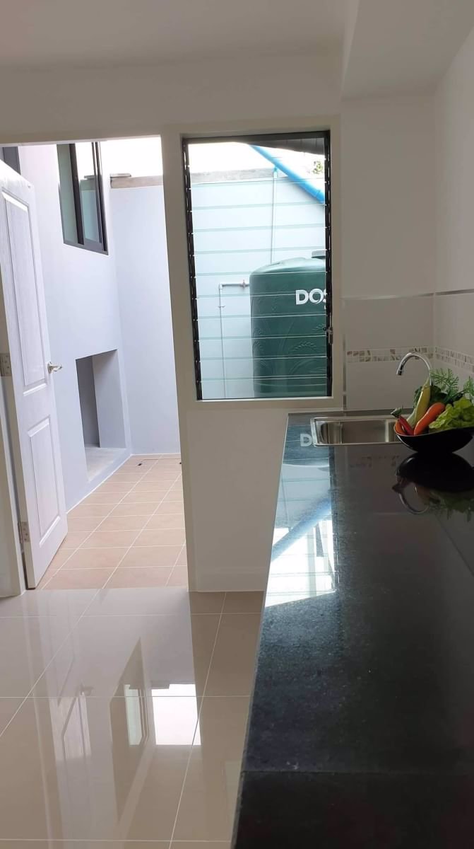 ขายบ้านใหม่ทาวน์เฮ้าส์-2-ชั้น-ซอยอั่งเป่า-ถนนศุขประยูร-พานทอง-หนองตำลึง