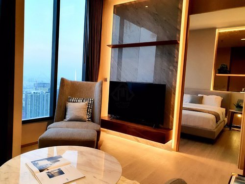 the-esse-asoke-for-rent-high-floor-north-facing-fully-furnished-decoration-near-to-asoke-bts