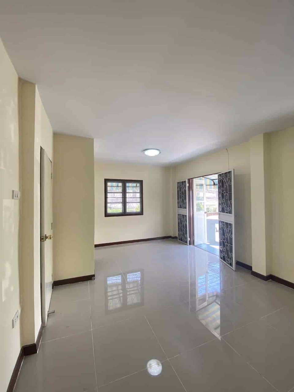 ขายทาวน์เฮ้าส์-2-ชั้น-เนื้อที่-23-ตรวา-หมู่บ้านสินทรัพย์-1-รังสิต-คลอง4-บ้านหลังมุม