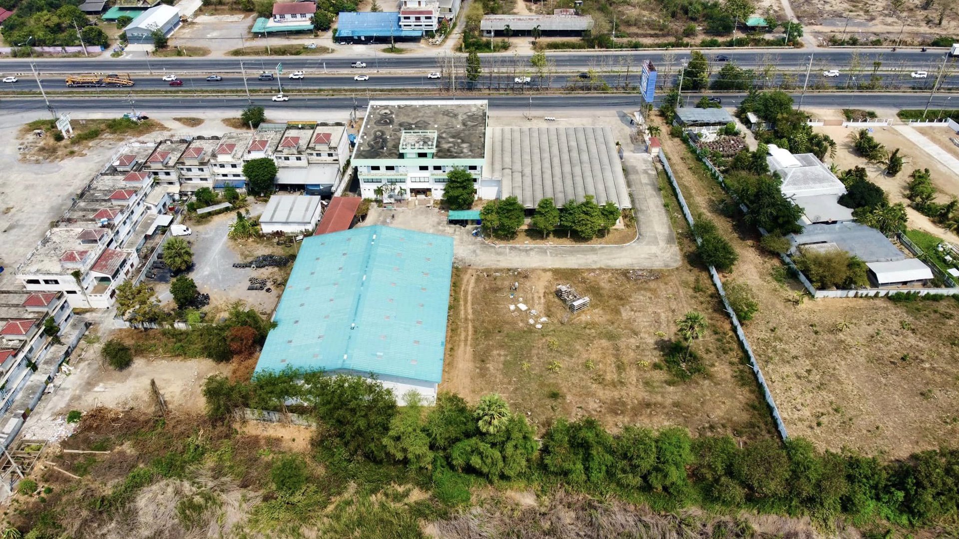 ขายที่ดินพร้อมสิ่งปลูกสร้าง-ติดถนนเพชรเกษม-เพชรบุรี-ใกล้เขาย้อย