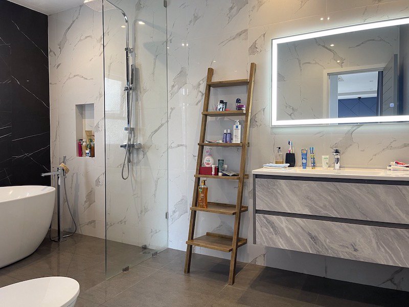 house-for-sale-in-windmill-park-new-detached-house-private-swimming-pool-patio-deck-garden