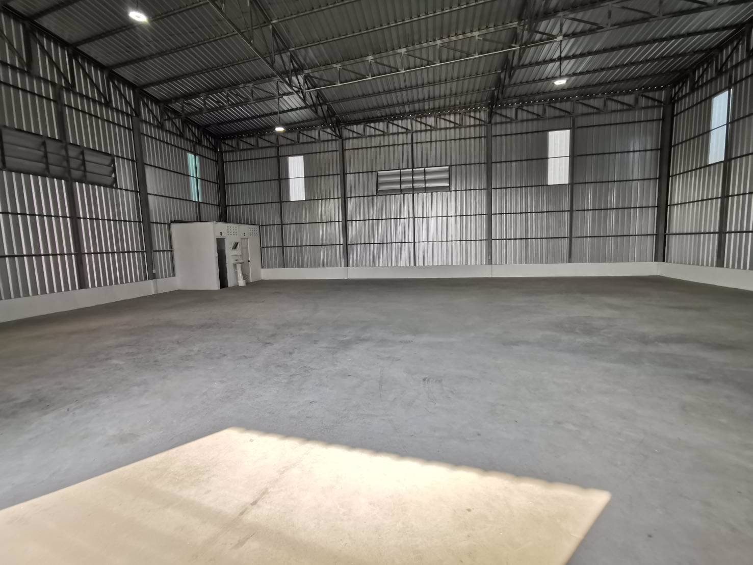 โกดังสร้างใหม่ให้เช่า-ขนาด-280-ทำเลดีติดถนนเฉลิมพระเกียรติ-ร9-เขตประเวศ-หลังเดี่ยวส่วนตัว