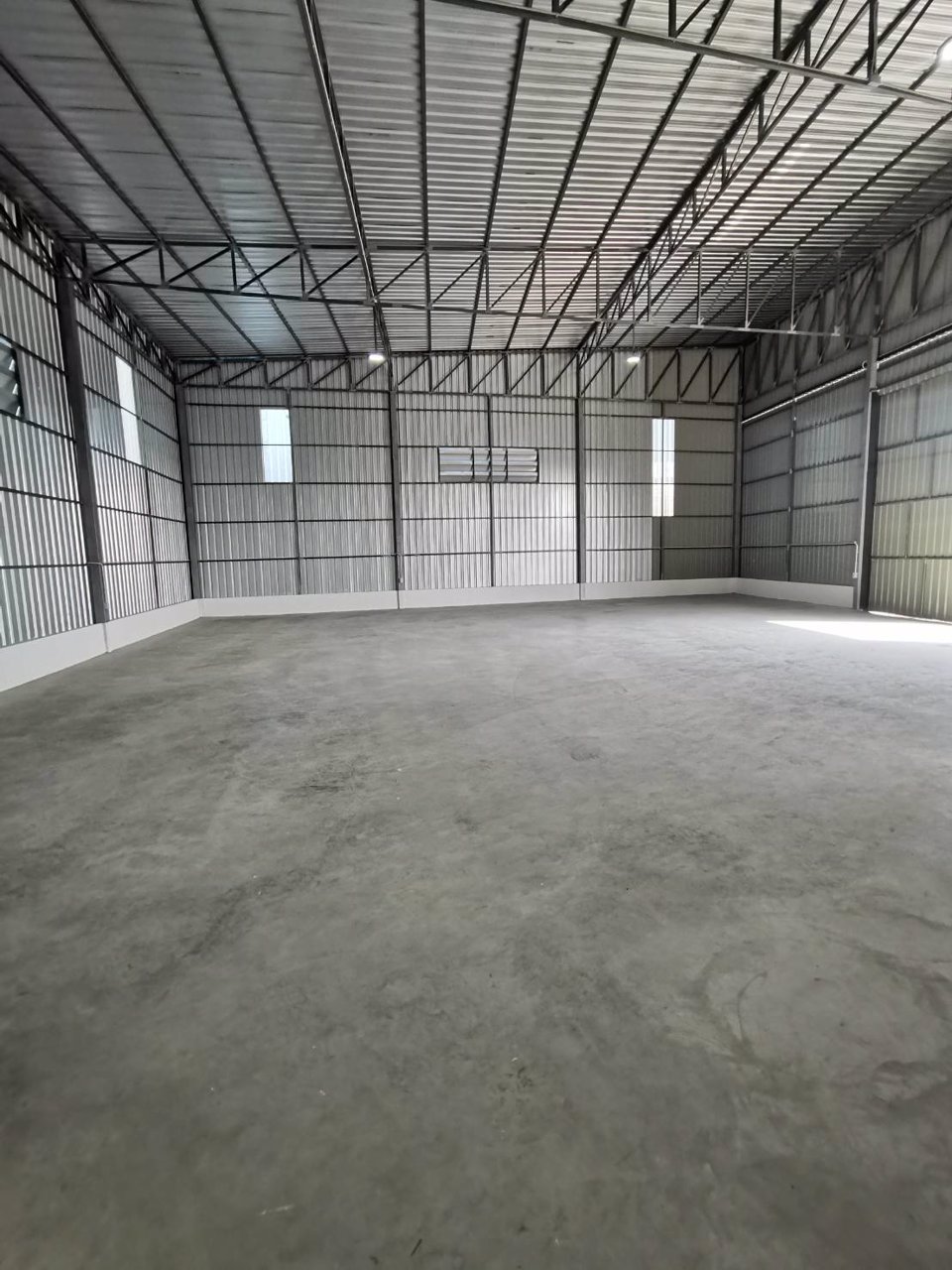 โกดังสร้างใหม่ให้เช่า-ขนาด-280-ทำเลดีติดถนนเฉลิมพระเกียรติ-ร9-เขตประเวศ-หลังเดี่ยวส่วนตัว