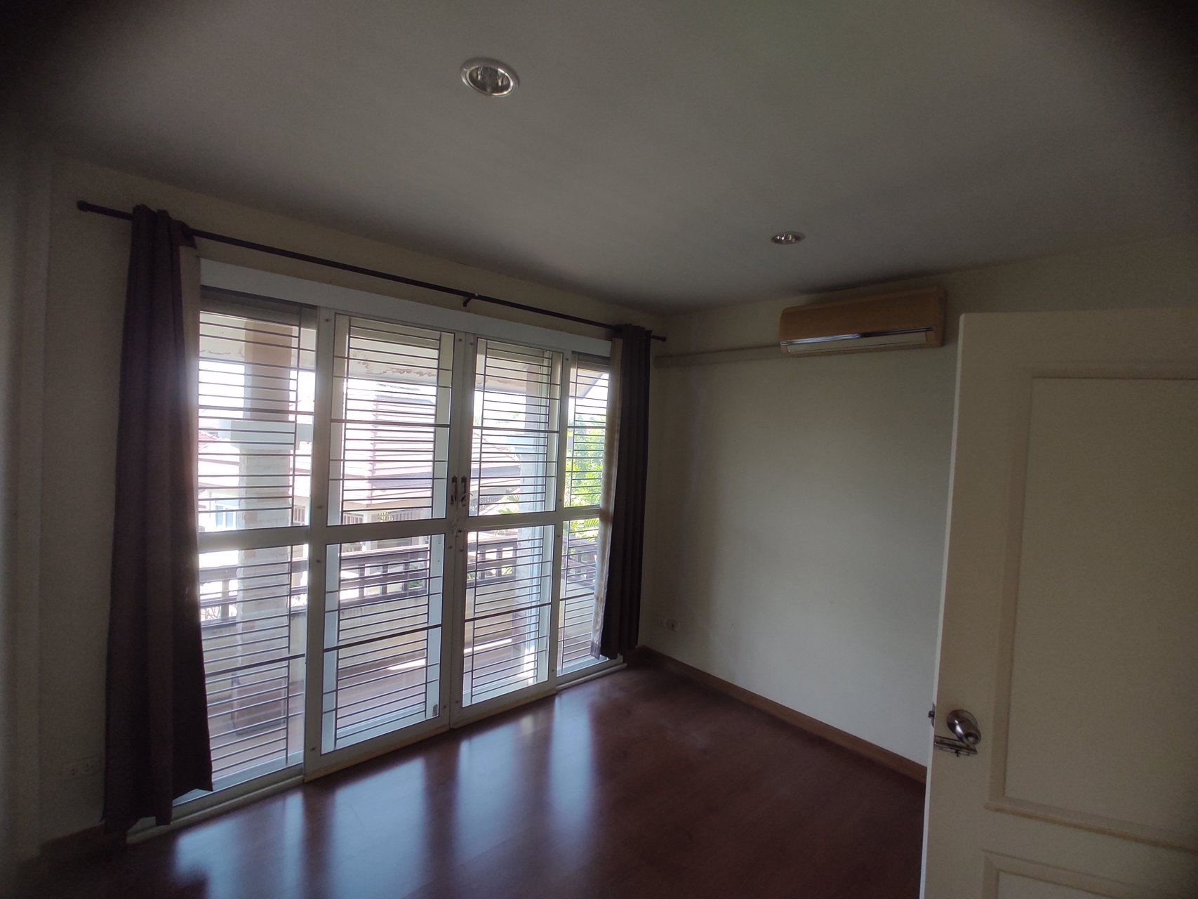 ให้เช่าบ้าน-ทาวน์โฮม-3-ชั้น-เศรณีรายา-2-ดอนเมือง-กรุงเทพ-ใกล้มหาวิทยาลัยรังสิต-สนามบินดอนเมือง