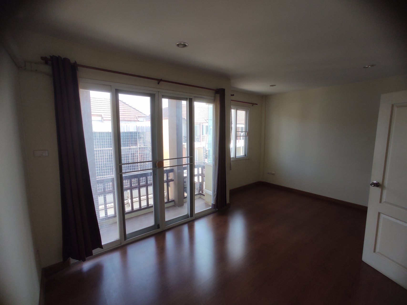 ให้เช่าบ้าน-ทาวน์โฮม-3-ชั้น-เศรณีรายา-2-ดอนเมือง-กรุงเทพ-ใกล้มหาวิทยาลัยรังสิต-สนามบินดอนเมือง