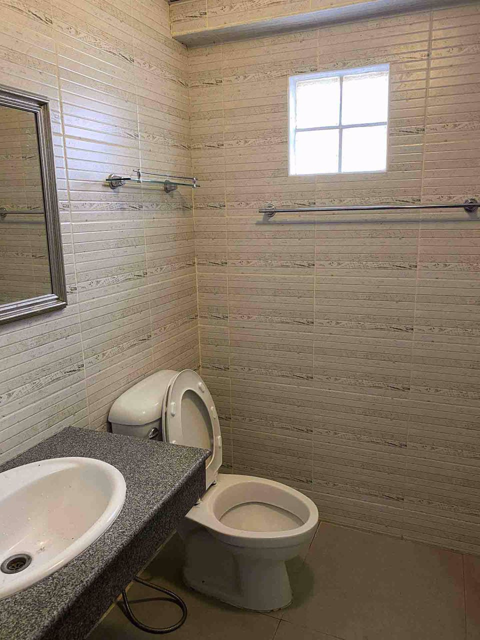 ให้เช่าคอนโดทองประชาคอนโดทาวน์-5-ทำเลดี-ใจกลางเมือง