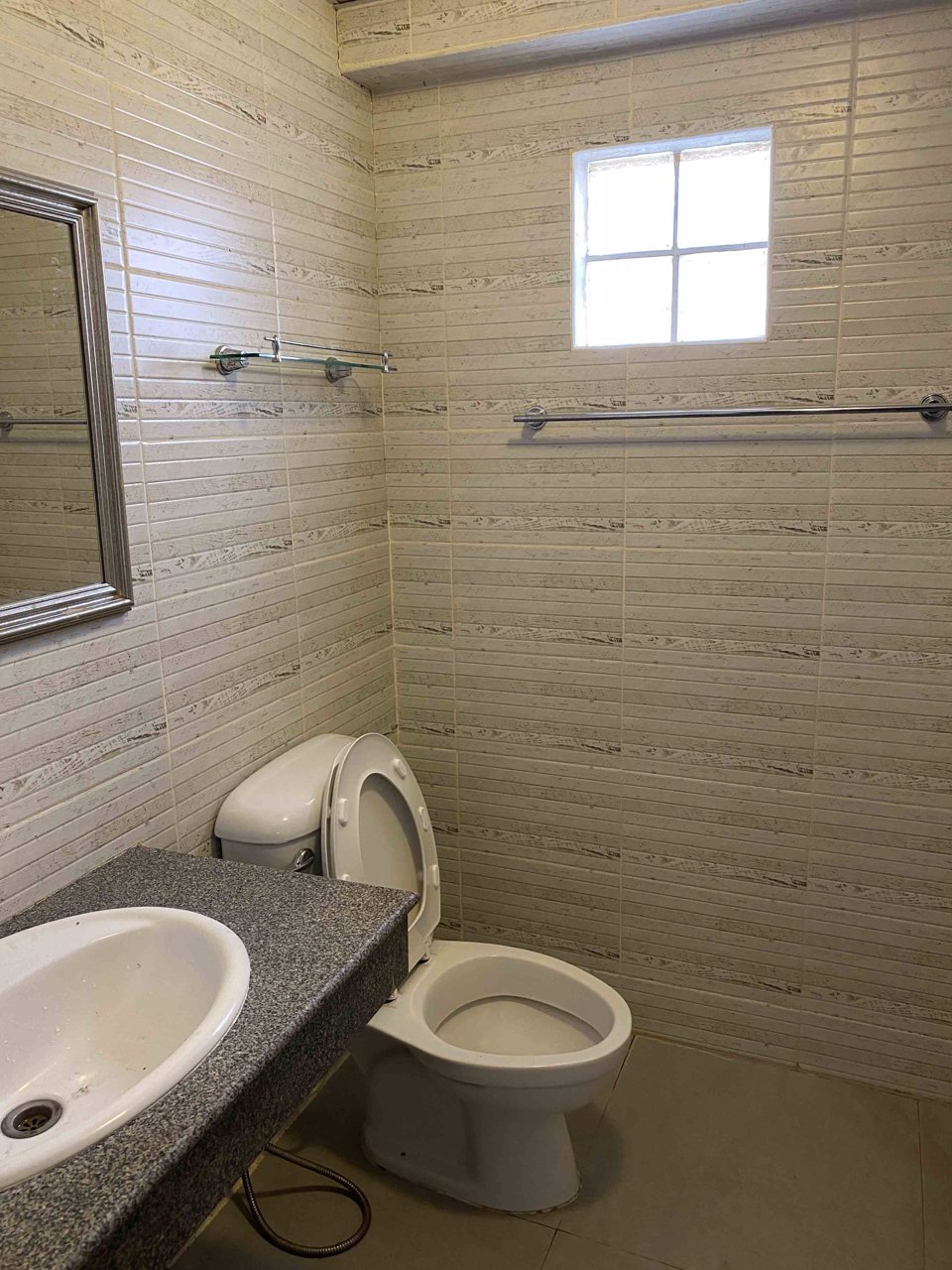 ให้เช่าคอนโดทองประชาคอนโดทาวน์-5-ทำเลดี-ใจกลางเมือง