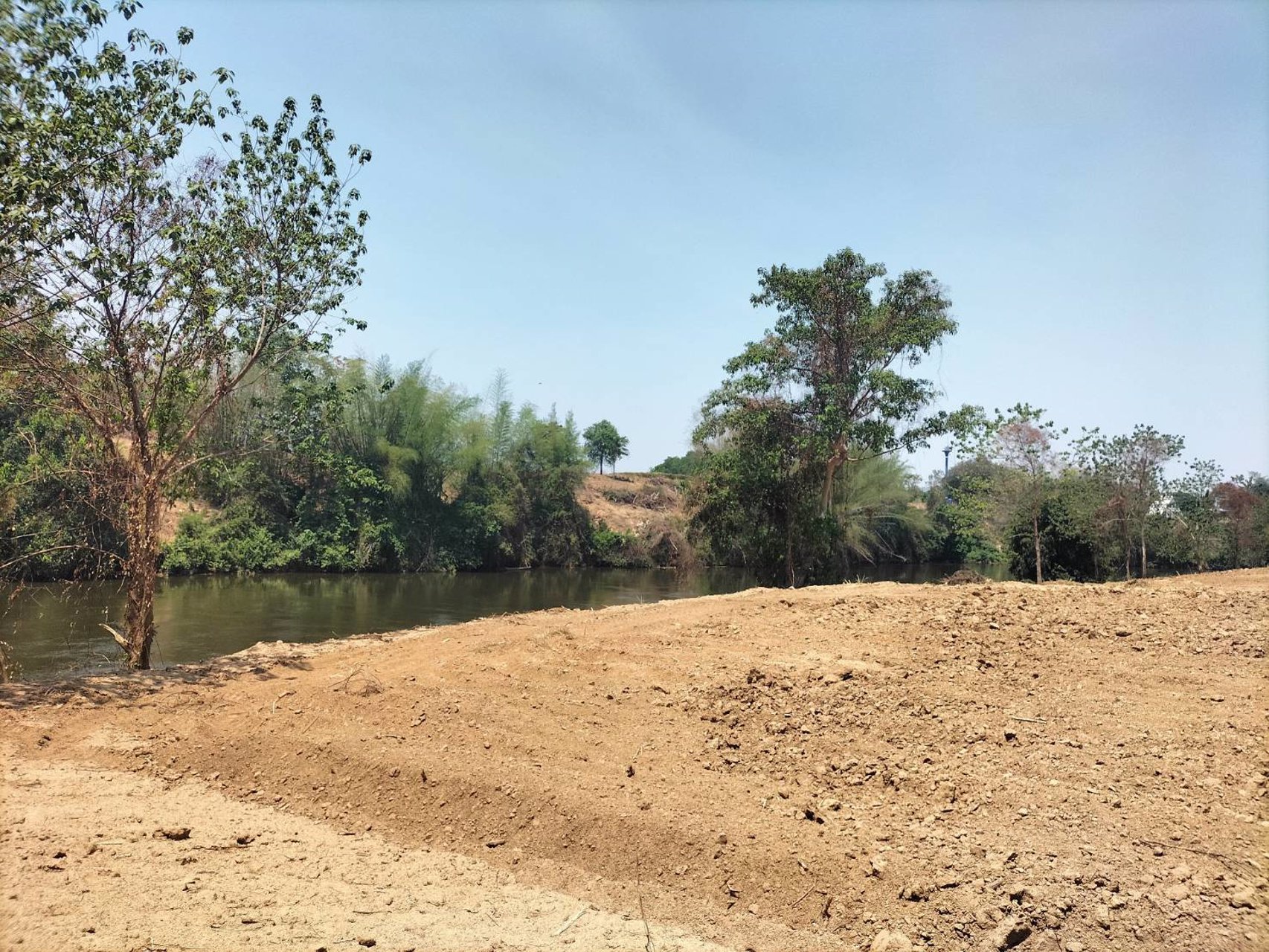 ที่ดินริมแม่น้ำทำเลทองหายาก-ติดแม่น้ำกว้างล้อมรอบที่ดิน-ฮวงจุ้ยเป็นเลิศ-ลักษณะเป็นท้องมังกร