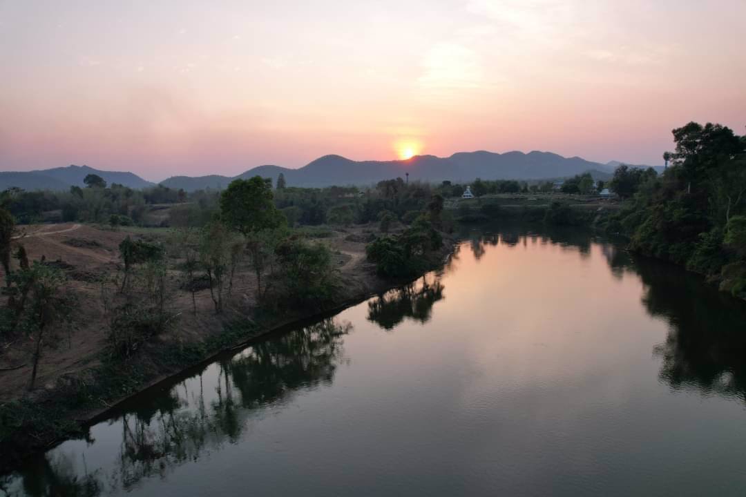 ที่ดินริมแม่น้ำทำเลทองหายาก-ติดแม่น้ำกว้างล้อมรอบที่ดิน-ฮวงจุ้ยเป็นเลิศ-ลักษณะเป็นท้องมังกร