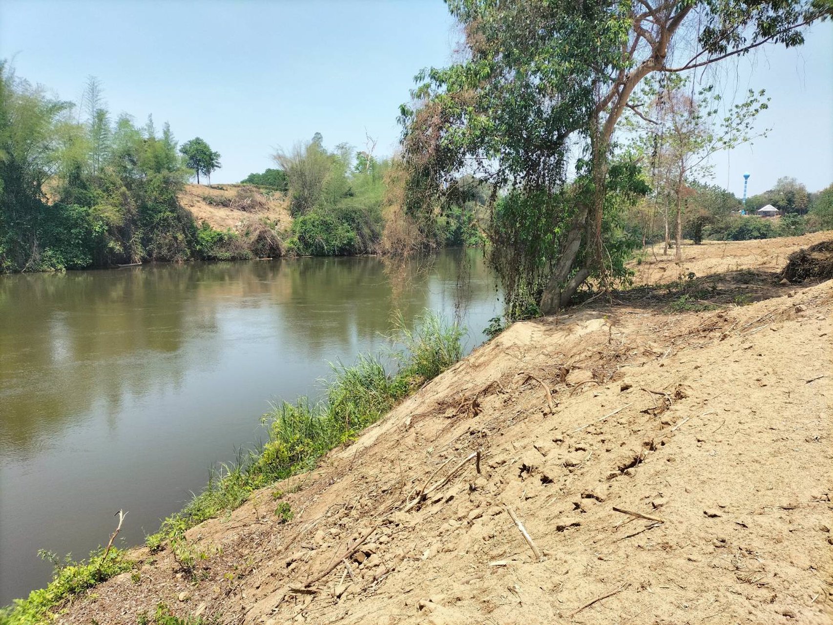 ที่ดินริมแม่น้ำทำเลทองหายาก-ติดแม่น้ำกว้างล้อมรอบที่ดิน-ฮวงจุ้ยเป็นเลิศ-ลักษณะเป็นท้องมังกร