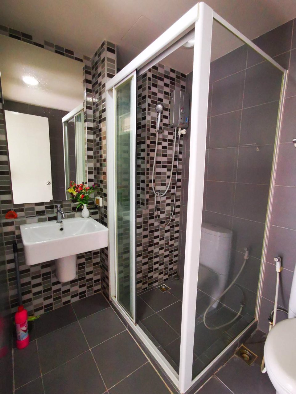 ราคาพิเศษดีคอนโดราคำแหง9-ห้องมุม-ชั้น5