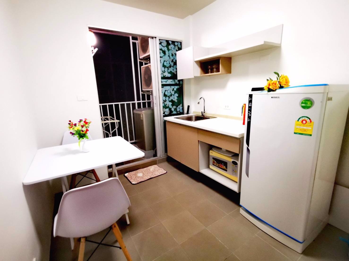 ราคาพิเศษดีคอนโดราคำแหง9-ห้องมุม-ชั้น5