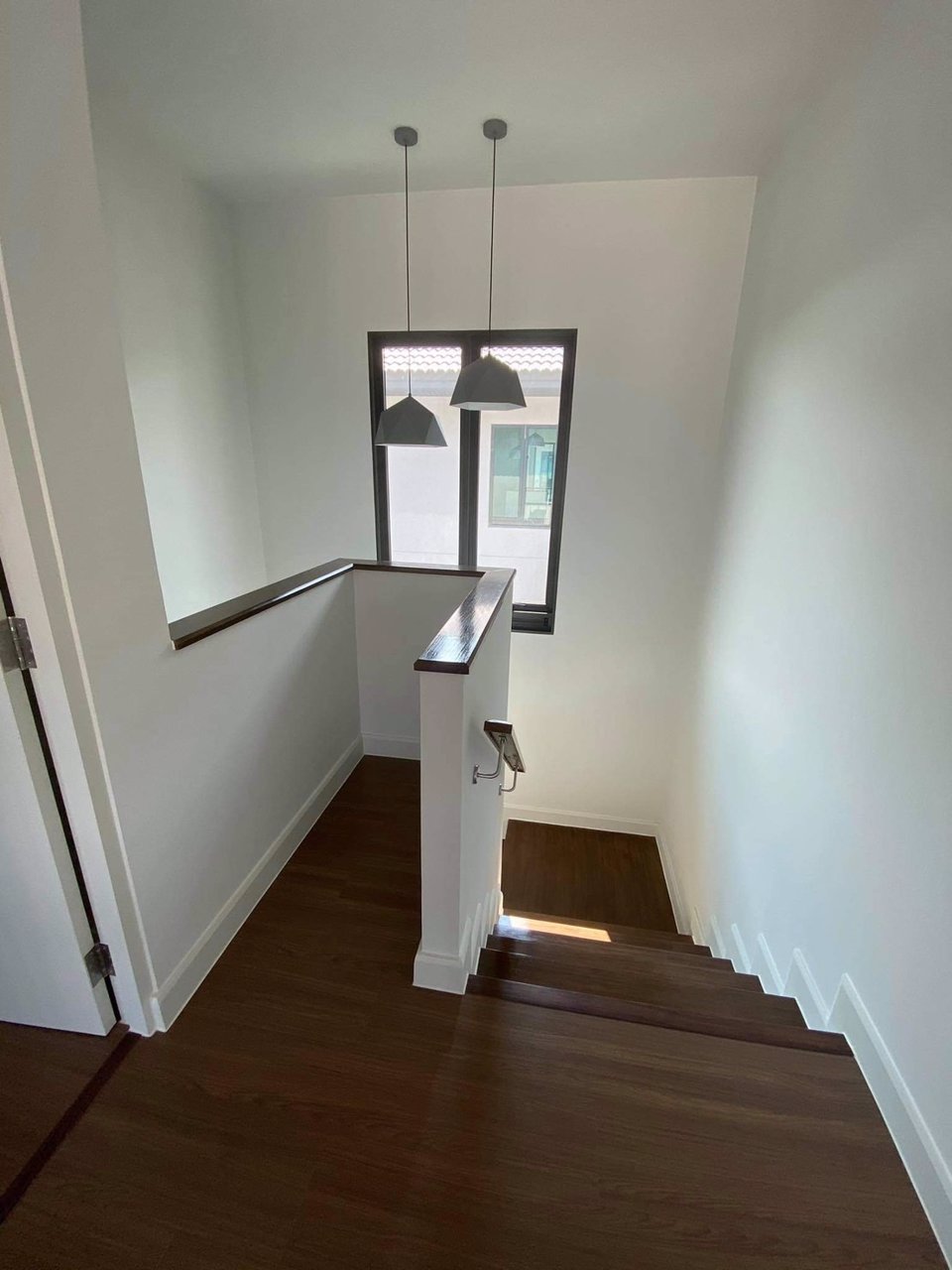 ขายบ้านเดี่ยว-2-ชั้น-หมู่บ้านสราญสิริ-ศรีวารี-3-ห้องนอน-ศีรษะจรเข้น้อย-ลาดกระบัง-54-ทำเลใกล้สนามบิ