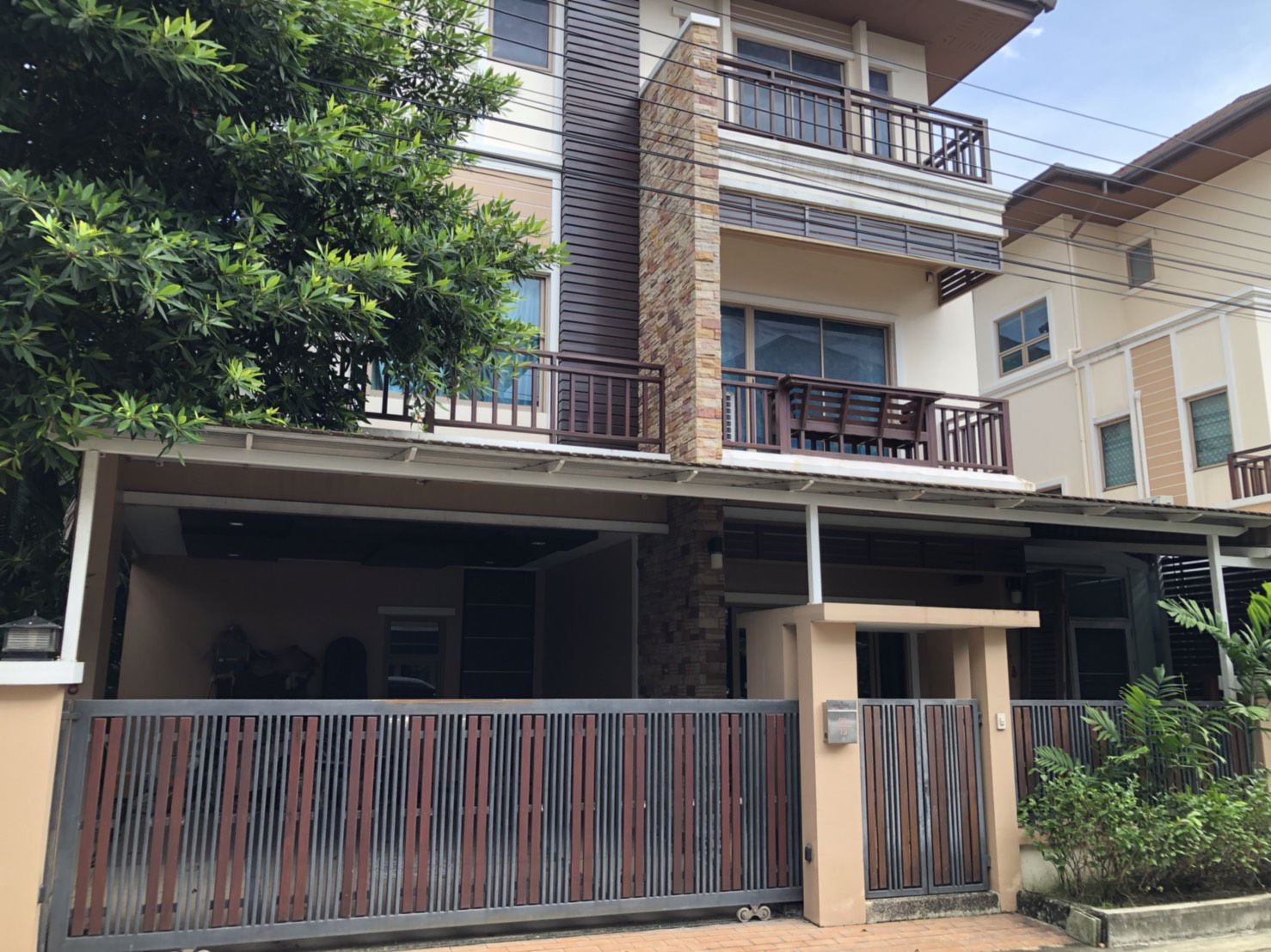 ขายบ้านในโครงการ-นนทรี-รีเจนท์-ราชพฤกษ์-4-ห้องนอน-5-ห้องน้ำ-3-ชั้น-ตกแต่งอย่างดี